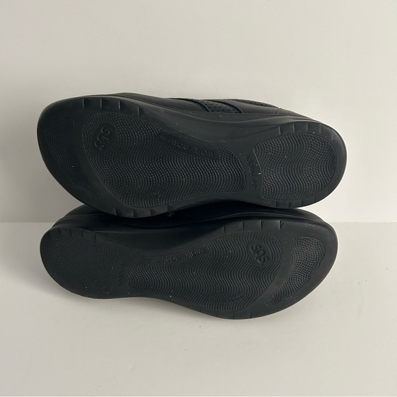 SAS Walk Easy Shoes | Size 9 Wide - Picture 9 of 9